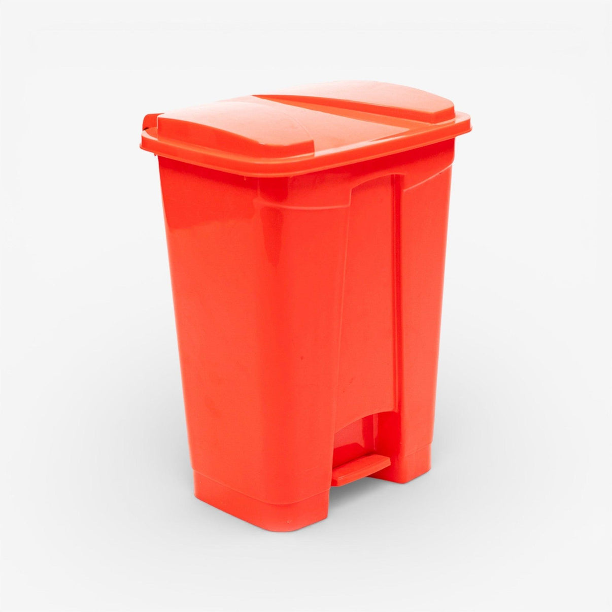 Basurero 16 litros pedal central.