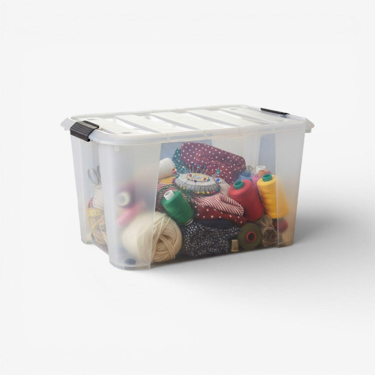 Caja plástica transparente 52 lts c/ruedas.